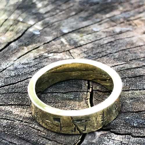 金色ヒエログリフの平打ちリング 指輪・リング gush 通販