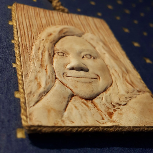 送料無料」「 小15x10cm」オーダー、似顔絵彫刻、浮き彫り、壁掛け