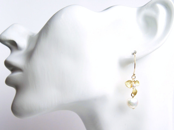 [14kgf] 淡水珍珠花朵耳環 第4張的照片