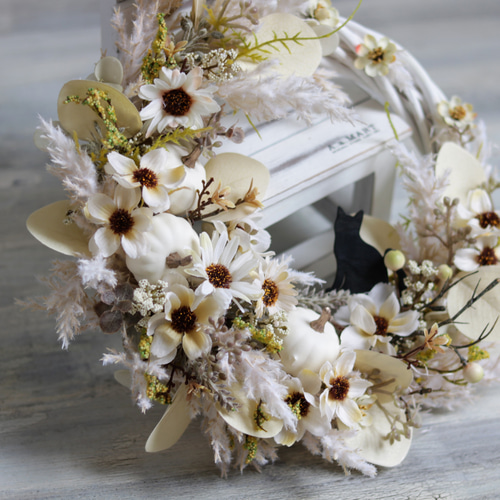 ハロウィンガーデン～ホワイトパンプキンの三日月リース リース は  