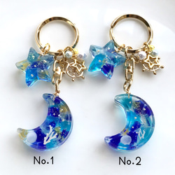 青い琉球ガラスの三日月とお星さまキーホルダー (星の砂・貝がら・さん