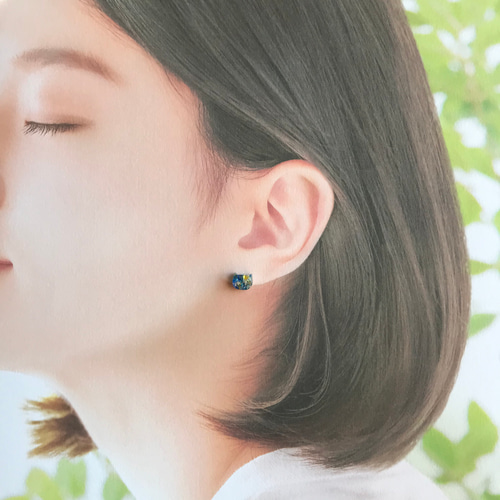 琉球ガラスと星砂の猫 ピアス(イヤリング) ピアス（スタッド・一粒