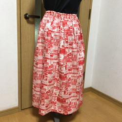 ウエストゴムのポップなスカート 赤 2枚目の画像