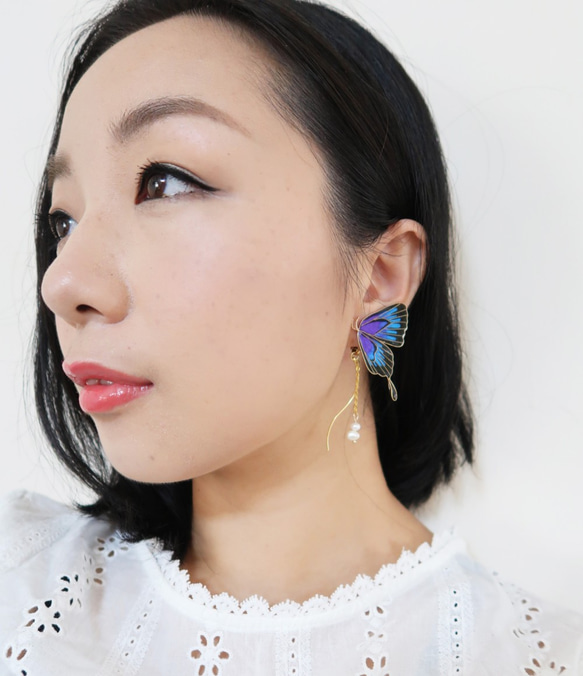 Miss Paranoid 偏執狂小姐 玫瑰與孔雀藍紫色燕尾蝶 樹脂耳環 成對販售  925銀/鋼針 第3張的照片