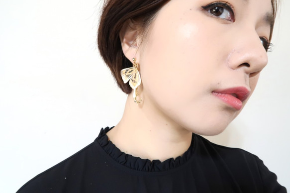 Miss Paranoid 偏執狂小姐 透白金箔蝴蝶樹脂耳環 925銀/鋼針 第4張的照片