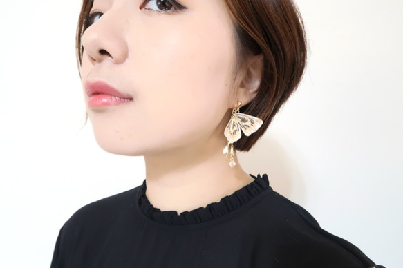 Miss Paranoid 偏執狂小姐 透白金箔蝴蝶樹脂耳環 925銀/鋼針 第8張的照片