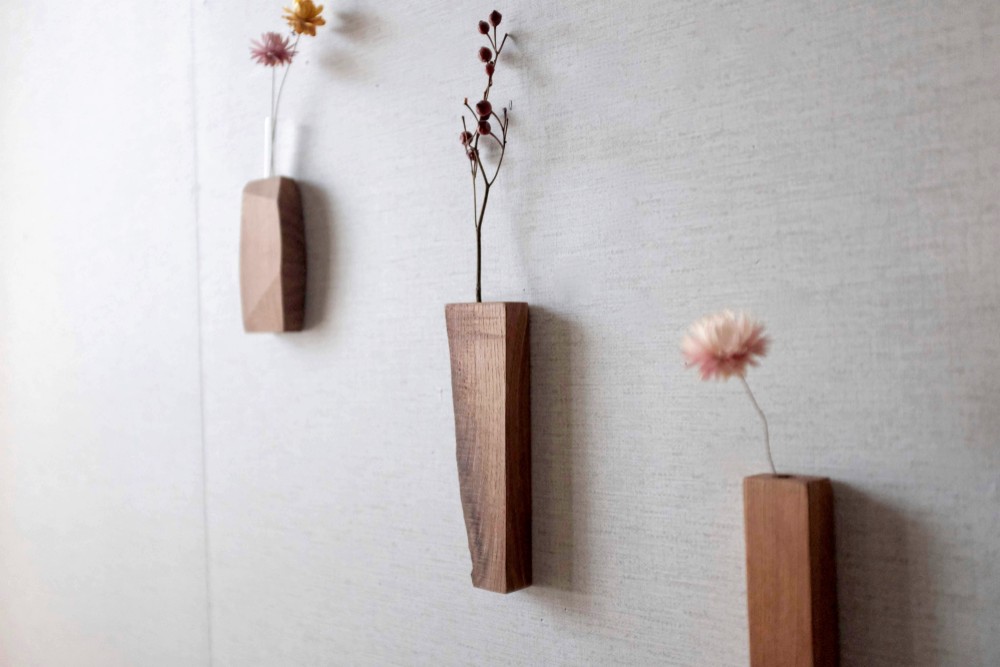 一点物のエンジュの壁掛け一輪挿し① 一輪挿し・花瓶・花器 ヨハク木工