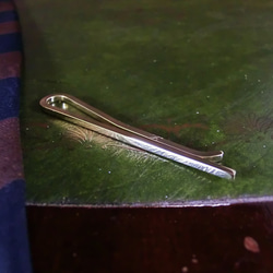 タイピン 細くてシャープ　真鍮製のネクタイピン シンプル　タイバー　プレゼント／ギフト 1枚目の画像