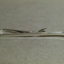 銀色的超細扎針，帶彎曲的尖端扎有耳勺圖案的紮帶禮物/禮物 第2張的照片