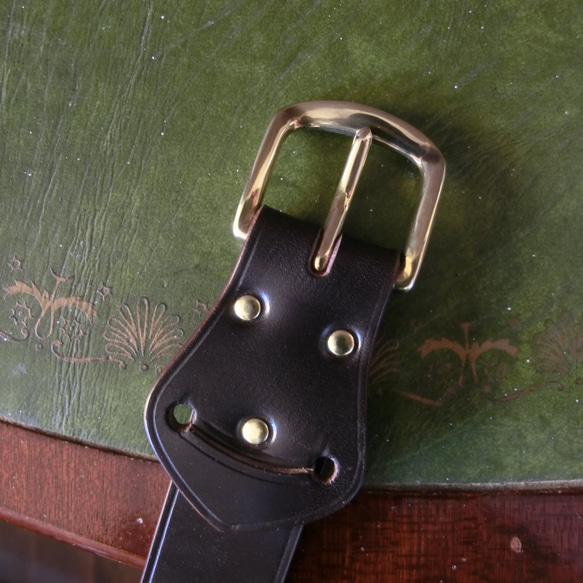 一條簡單而獨特的英國馬勒皮帶。深棕色 第3張的照片