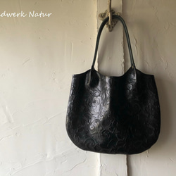 本革トートバッグL：黒薔薇　シンプル軽量 1枚目の画像