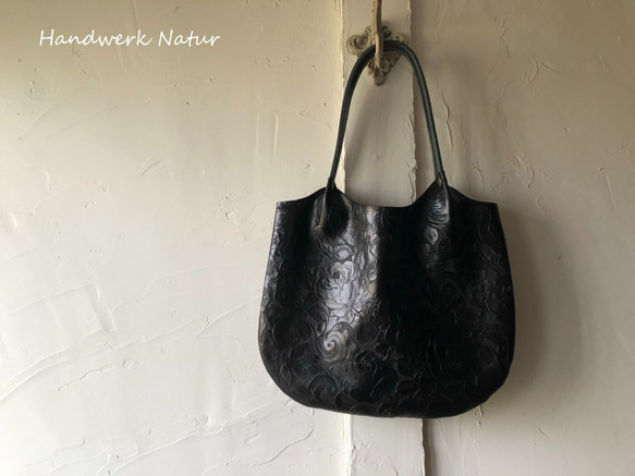 本革トートバッグL：黒薔薇　シンプル軽量 1枚目の画像