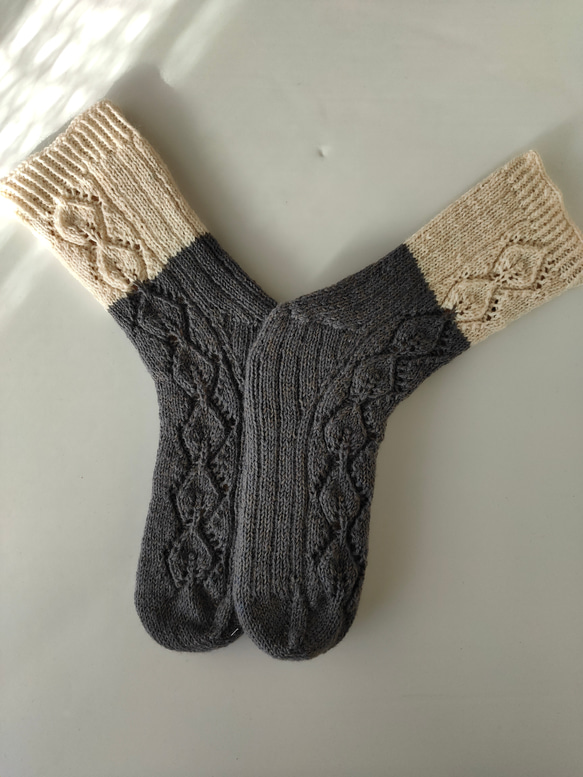 【お値下げ】葉っぱ模様の手編み靴下 5枚目の画像