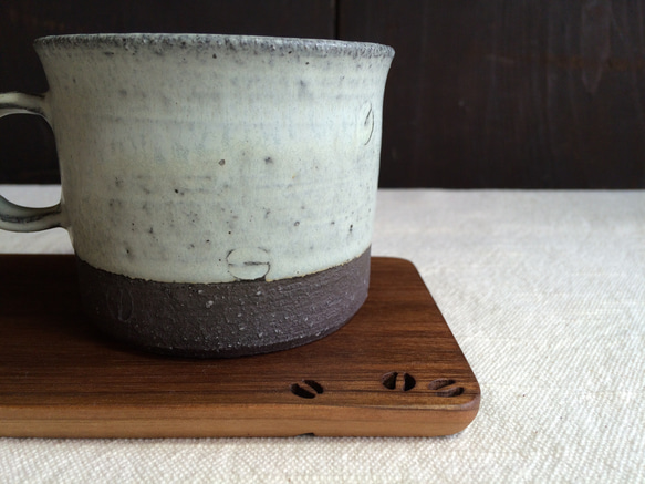 マグ&プレート(ブルーグレー)　陶器のマグカップと木材のプレート 3枚目の画像