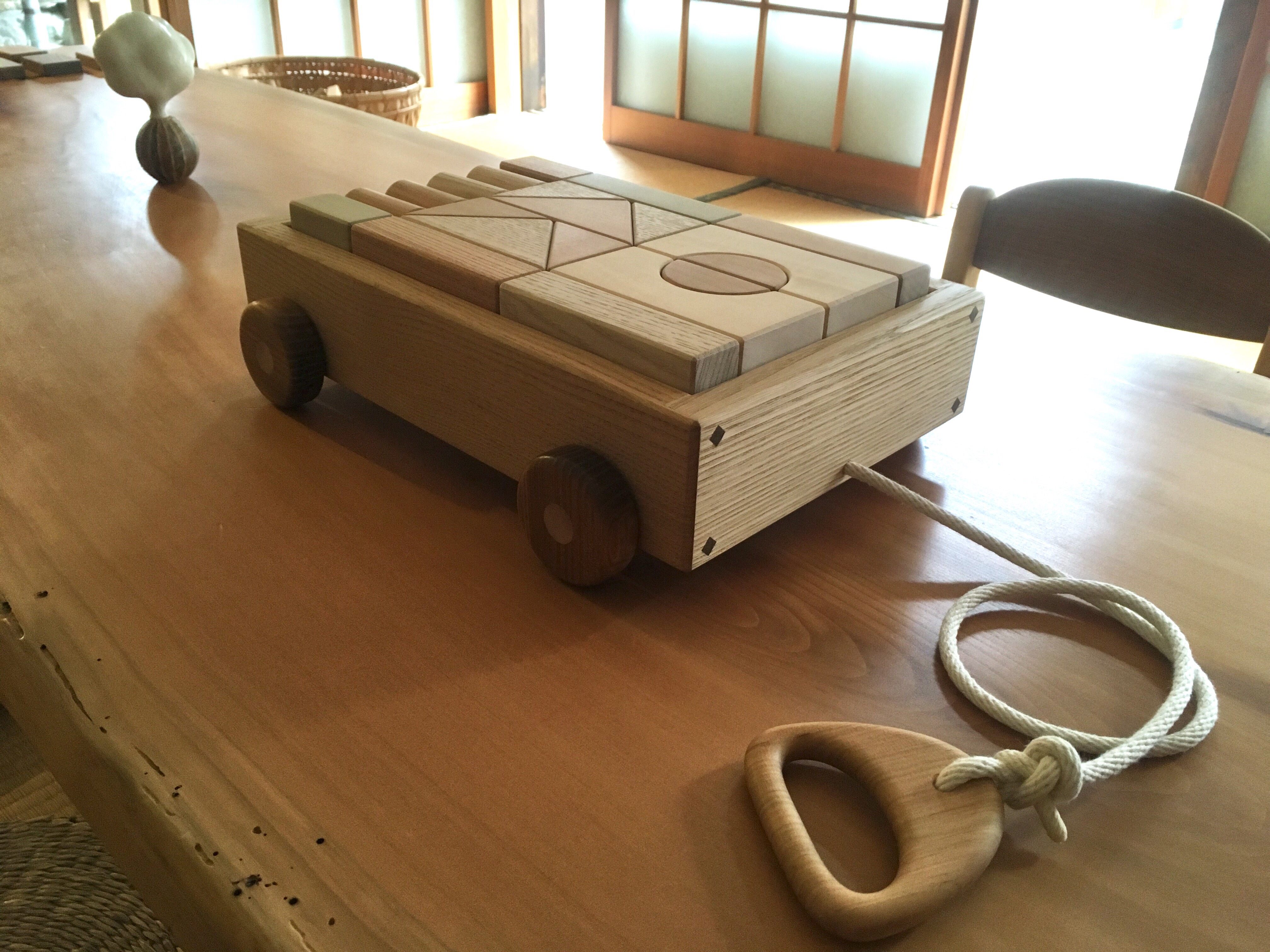 国産広葉樹の積木34個　荷車付き【送料無料】