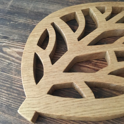 鍋敷き（葉っぱ） 国産クリ材　無垢一枚板 1枚目の画像