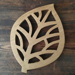 鍋敷き（葉っぱ） 国産クリ材　無垢一枚板 4枚目の画像