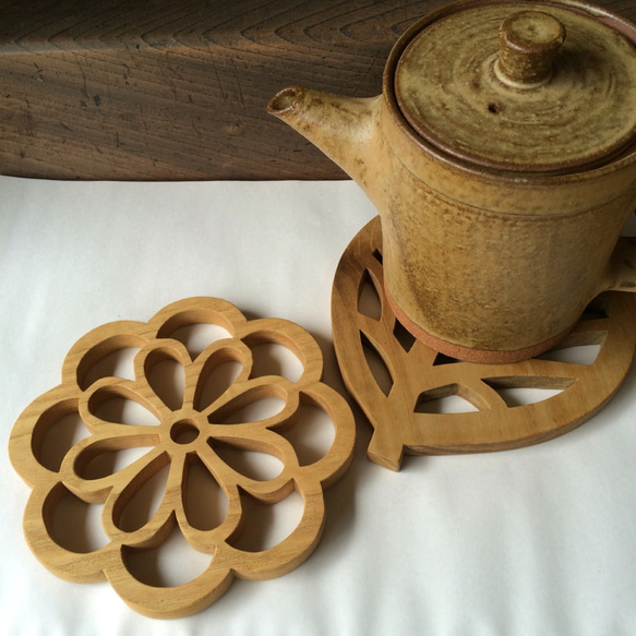 鍋敷き（葉っぱ） 国産クリ材　無垢一枚板 5枚目の画像