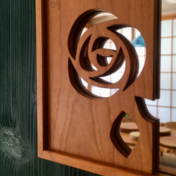 透かし彫り鏡（大）バラ柄  チェリー材【送料無料】 3枚目の画像