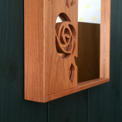 透かし彫り鏡（大）バラ柄  チェリー材【送料無料】 4枚目の画像