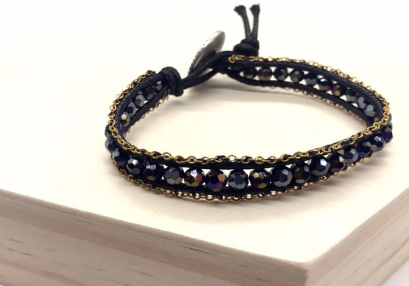 wrap bracelet with beads and charms(單圈黑金手環) 第2張的照片