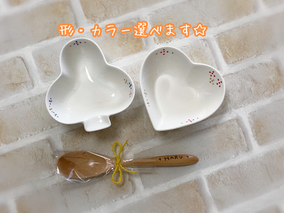 出産祝い よくばりギフトセット カシャカシャおもちゃ・ハンカチ・名前入りスプーン食器セット   アヒル 4枚目の画像