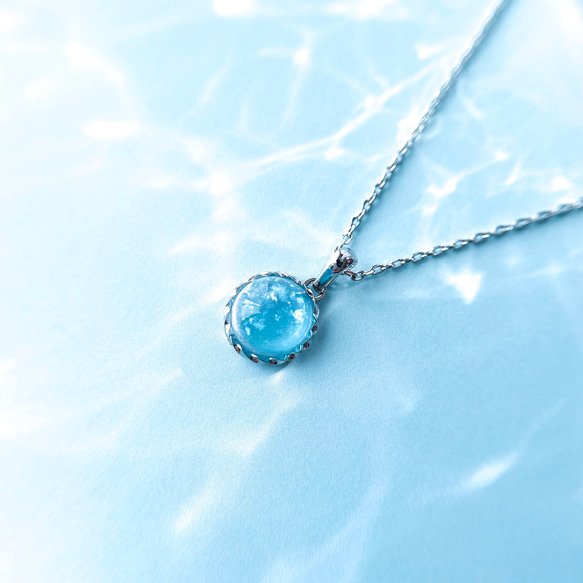 海色ひと粒ネックレス 色が変わる 〜ocean blue〜 海 オーシャン ブルー 夏 水色 1粒 レジン 11枚目の画像