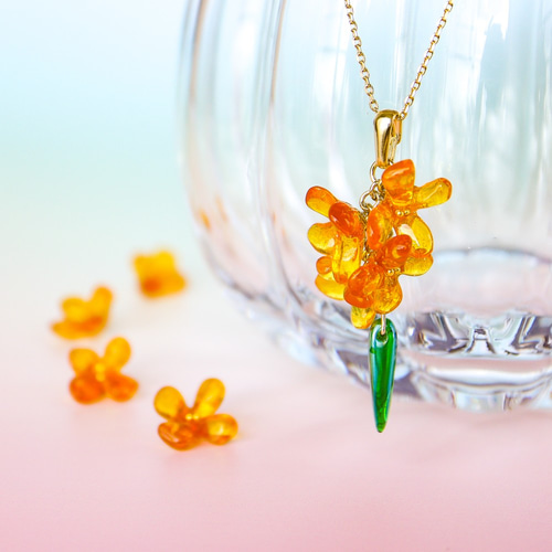 琥珀の金木犀ネックレス 秋色 秋 花 キンモクセイ 金木犀 琥珀 バル