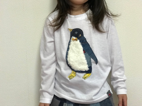 【送料無料】デニム リメイク ハンドメイド キッズ 110cmTシャツ サンプル×ペンギンモチーフ 1枚目の画像