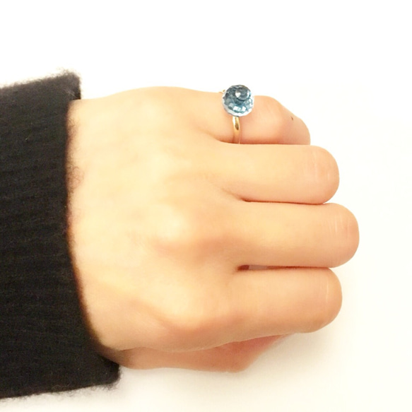 【SALE〜12/30まで】Sea blue SWALOVSKI ring/フリーサイズ・ピンキーリング 5枚目の画像