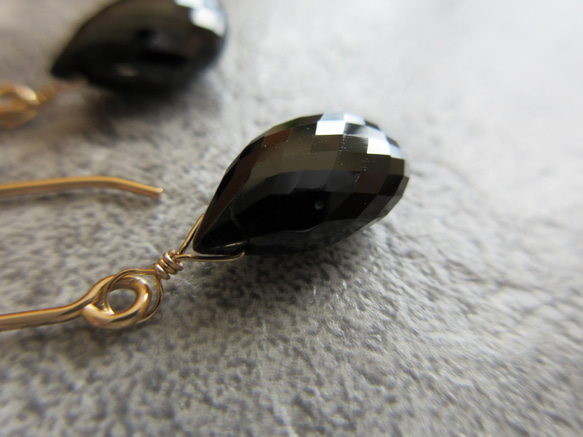 [八月生日石] 美麗的“黑色尖晶石”吊墜耳環/耳環 第9張的照片
