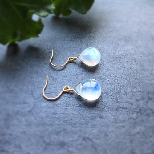 6月の誕生石】美粒「レインボームーンストーン」マロンカットピアス  