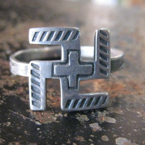 ナバホ卍リング INDIAN JEWELRY LEATHER ARTS&CRAFTS Tah'bah TRADERS / Antique