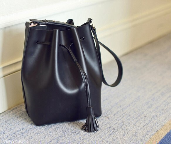 【送料無料】高級牛革 レザーショルダーバッグ Bucket Bag　BLACK 受注製作 2枚目の画像