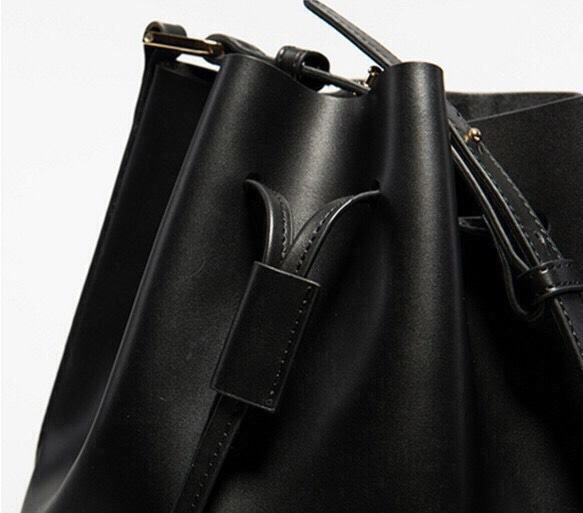 【送料無料】高級牛革 レザーショルダーバッグ Bucket Bag　BLACK 受注製作 3枚目の画像