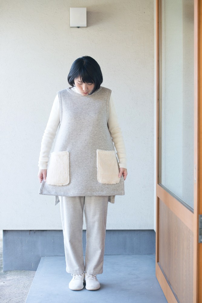 ヤク混裏起毛ニットチュニックベスト／ファーポケット付き【OrganicCottonの起毛ニット生地】