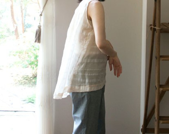 OrganicCotton &amp; Linen Border Back Tuck 無袖襯衫 第3張的照片