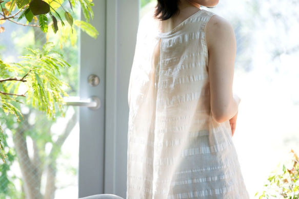 OrganicCotton &amp; Linen Border Back Tuck 無袖襯衫 第6張的照片