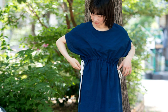 有機棉 Aizome 薄款平紋側邊緞帶連衣裙 第2張的照片