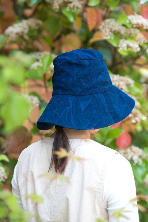 Organic Cotton 日よけ帽子【藍染／ボタニカル織り柄】 2枚目の画像