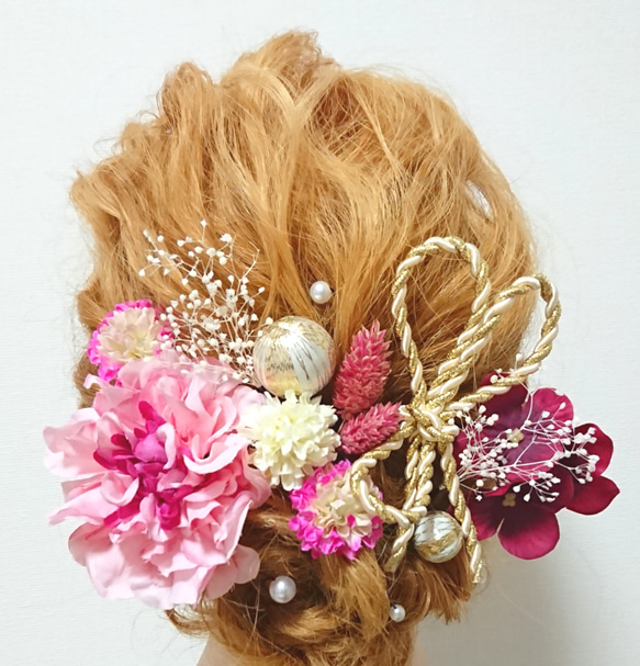 ピンクのダリアとカスミソウの 髪飾り 1枚目の画像