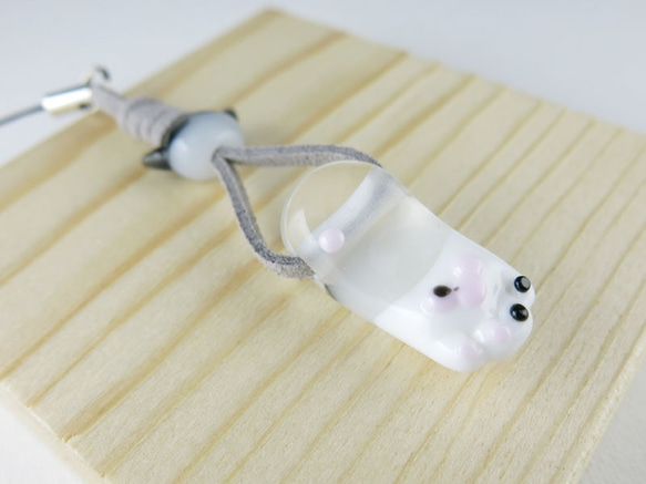 猫の手ストラップ（ブチ） 1枚目の画像