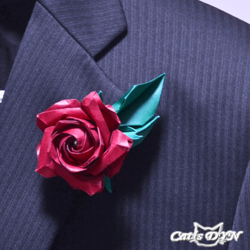 【テレビで話題】 スワロフスキーを中心に薔薇のブローチ (折り紙の薔薇の花 アクセサリー