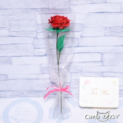 赤色い薔薇の花一輪 （折り紙の薔薇の花） アートフラワー Cat's