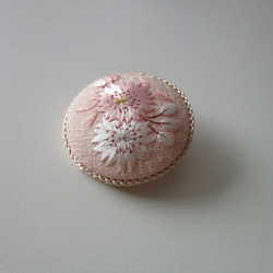 桜のブローチ　絹　日本刺繍 2枚目の画像