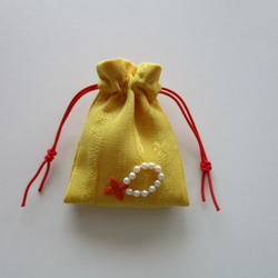 刺繍のアクセサリー入れ　黄色　ネックレス　絹　日本刺繍 1枚目の画像