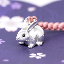 根付・帯飾り 銀製 兎 スワロ入／うさぎ・ウサギ 和装小物（帯・半襟