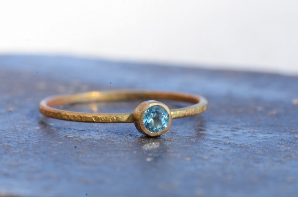 小さく輝く物語～ブルートパーズ～