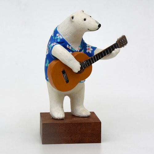 ハワイアン音楽の調べ／ギターを弾くシロクマさん 立体・オブジェ