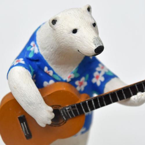 ハワイアン音楽の調べ／ギターを弾くシロクマさん 立体・オブジェ